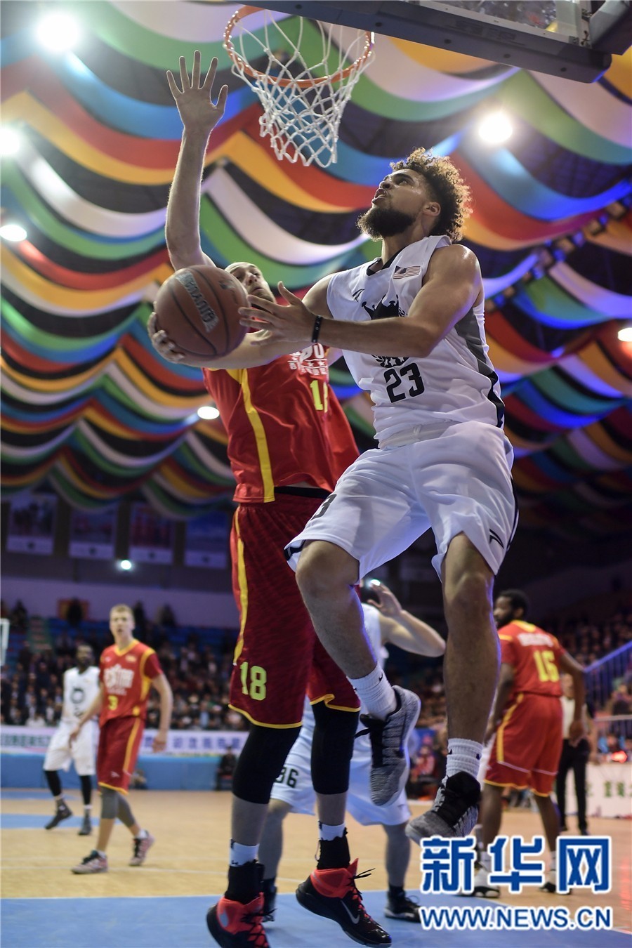 巴塞罗那发布备战花絮；国际比赛日完成体检；CBA常规赛任务艰巨；年轻球员得到机会的简单介绍