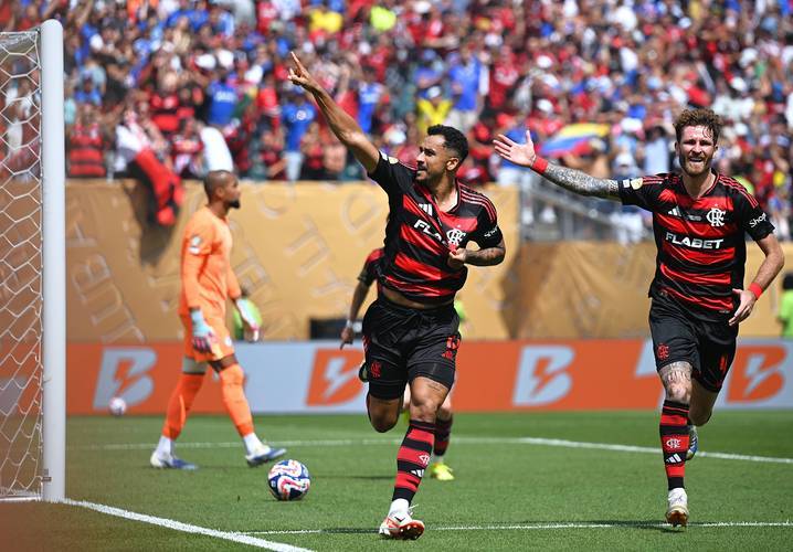 包含国际比赛日欧冠焦点战，阿贾克斯远射贴柱，压力陡增，年轻球员得到机会的词条